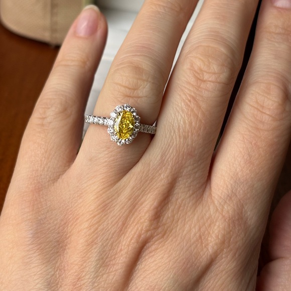 Fancy Intense Yellow Diamond Ring - Picture 5 of 9